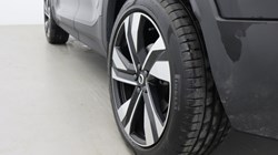 2026 (26) VOLVO XC40 2.0 B4P Ultra Dark 5dr Auto 5799731
