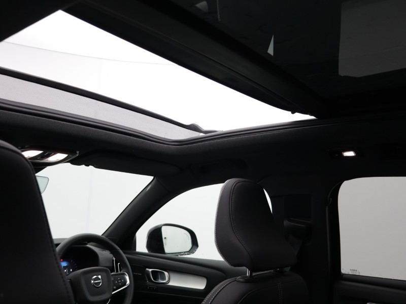 2026 (26) VOLVO XC40 2.0 B4P Ultra Dark 5dr Auto 5799735