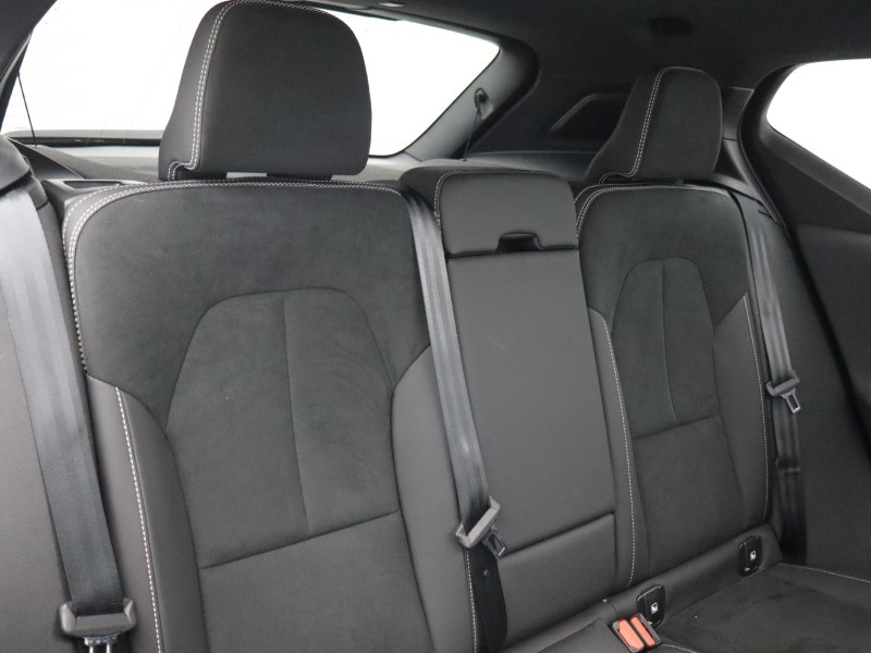 2026 (26) VOLVO XC40 2.0 B4P Ultra Dark 5dr Auto 5799752
