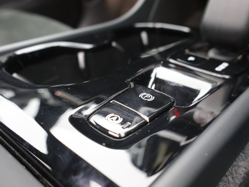 2026 (26) VOLVO XC40 2.0 B4P Ultra Dark 5dr Auto 5799772