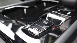 2026 (26) VOLVO XC40 2.0 B4P Ultra Dark 5dr Auto 5799772