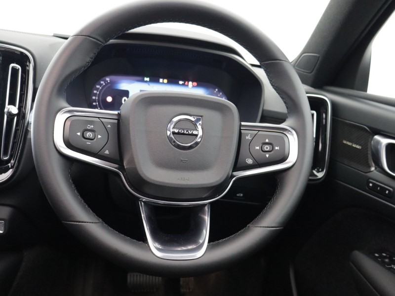 2026 (26) VOLVO XC40 2.0 B4P Ultra Dark 5dr Auto 5799758