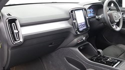 2026 (26) VOLVO XC40 2.0 B4P Ultra Dark 5dr Auto 5799747