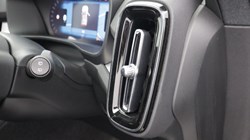 2026 (26) VOLVO XC40 2.0 B4P Ultra Dark 5dr Auto 5799741