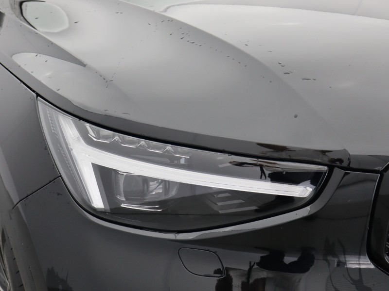 2026 (26) VOLVO XC40 2.0 B4P Ultra Dark 5dr Auto 5799715