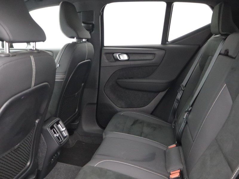2026 (26) VOLVO XC40 2.0 B4P Ultra Dark 5dr Auto 5799733