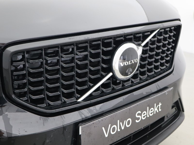 2026 (26) VOLVO XC40 2.0 B4P Ultra Dark 5dr Auto 5799716