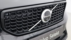 2026 (26) VOLVO XC40 2.0 B4P Ultra Dark 5dr Auto 5799716