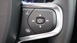 2026 (26) VOLVO XC40 2.0 B4P Ultra Dark 5dr Auto 5799760