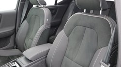 2026 (26) VOLVO XC40 2.0 B4P Ultra Dark 5dr Auto 5799746