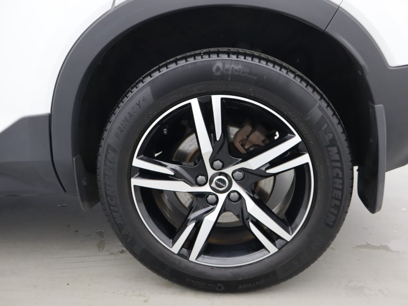 2024 (24) VOLVO XC40 2.0 B3P Plus Dark 5dr Auto 5859450