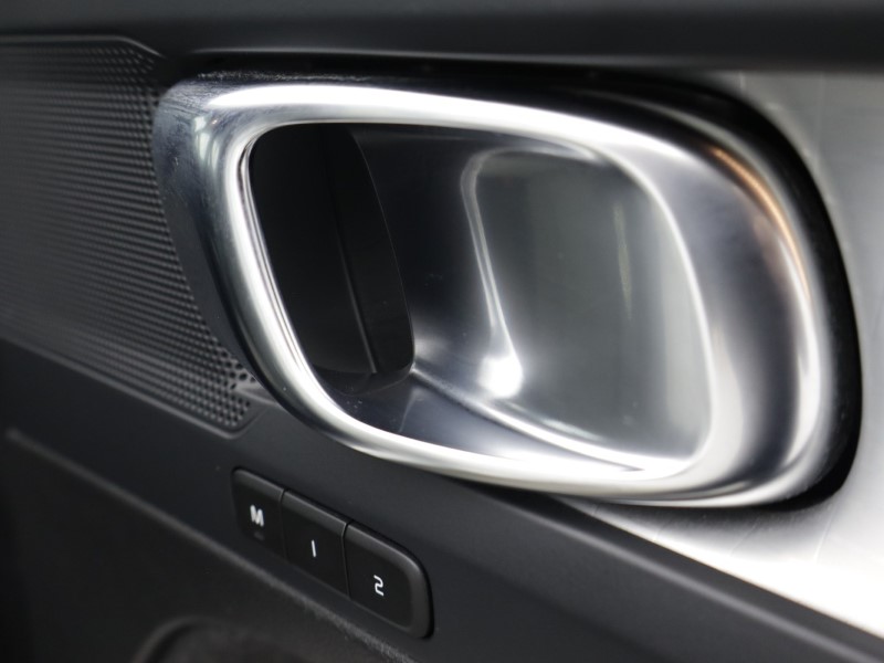 2024 (24) VOLVO XC40 2.0 B3P Plus Dark 5dr Auto 5859457