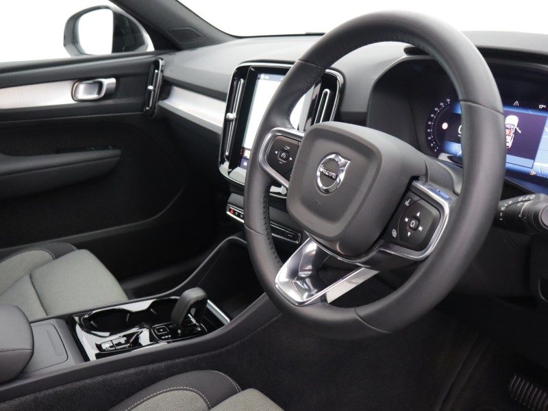 2024 (24) VOLVO XC40 2.0 B3P Plus Dark 5dr Auto 5859463