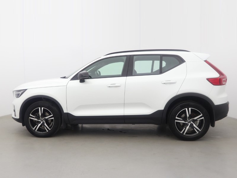2024 (24) VOLVO XC40 2.0 B3P Plus Dark 5dr Auto 5859433