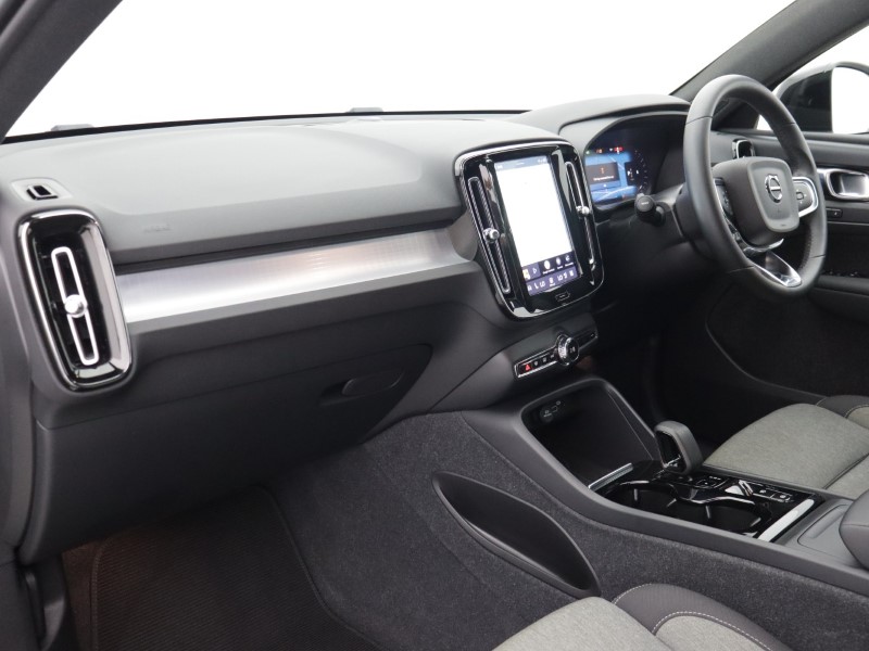 2024 (24) VOLVO XC40 2.0 B3P Plus Dark 5dr Auto 5859465