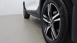 2024 (24) VOLVO XC40 2.0 B3P Plus Dark 5dr Auto 5859451