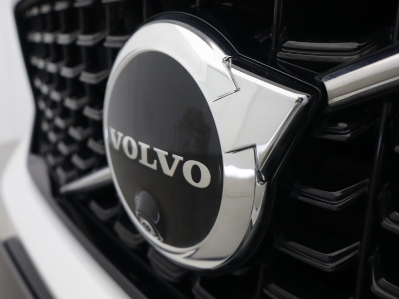 2024 (24) VOLVO XC40 2.0 B3P Plus Dark 5dr Auto 5859440