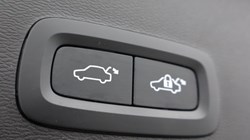 2024 (24) VOLVO XC40 2.0 B3P Plus Dark 5dr Auto 5859448