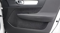 2024 (24) VOLVO XC40 2.0 B3P Plus Dark 5dr Auto 5859454
