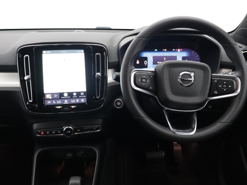 2024 (24) VOLVO XC40 2.0 B3P Plus Dark 5dr Auto 5859471