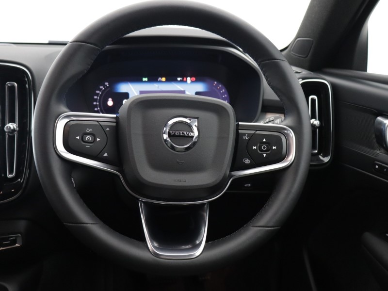 2024 (24) VOLVO XC40 2.0 B3P Plus Dark 5dr Auto 5859472