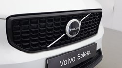 2024 (24) VOLVO XC40 2.0 B3P Plus Dark 5dr Auto 5859438