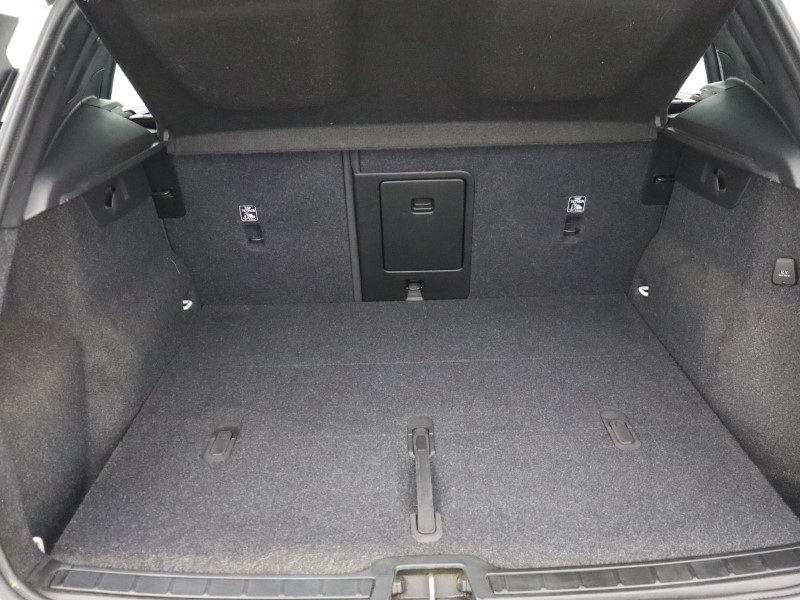 2024 (24) VOLVO XC40 2.0 B3P Plus Dark 5dr Auto 5859447