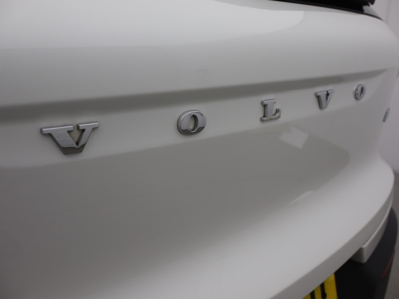 2024 (24) VOLVO XC40 2.0 B3P Plus Dark 5dr Auto 5859445