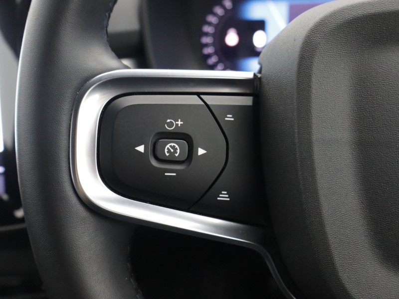 2024 (24) VOLVO XC40 2.0 B3P Plus Dark 5dr Auto 5859473