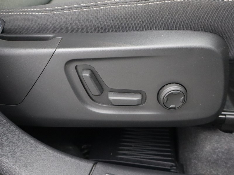 2024 (24) VOLVO XC40 2.0 B3P Plus Dark 5dr Auto 5859460