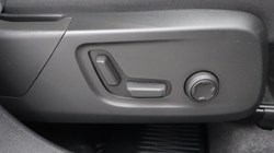 2024 (24) VOLVO XC40 2.0 B3P Plus Dark 5dr Auto 5859460