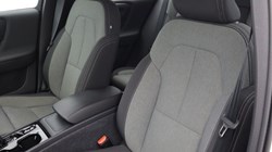 2024 (24) VOLVO XC40 2.0 B3P Plus Dark 5dr Auto 5859464