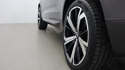 2024 (24) VOLVO XC60 2.0 B5P Ultimate Dark 5dr AWD Geartronic 5900587