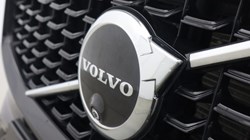 2024 (24) VOLVO XC60 2.0 B5P Ultimate Dark 5dr AWD Geartronic 5900574