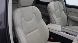 2024 (24) VOLVO XC60 2.0 B5P Ultimate Dark 5dr AWD Geartronic 5900598