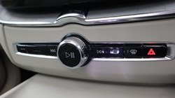 2024 (24) VOLVO XC60 2.0 B5P Ultimate Dark 5dr AWD Geartronic 5900623