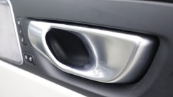 2024 (24) VOLVO XC60 2.0 B5P Ultimate Dark 5dr AWD Geartronic 5900594