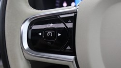 2024 (24) VOLVO XC60 2.0 B5P Ultimate Dark 5dr AWD Geartronic 5900614