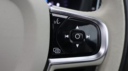2024 (24) VOLVO XC60 2.0 B5P Ultimate Dark 5dr AWD Geartronic 5900615