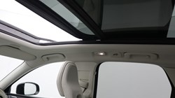 2024 (24) VOLVO XC60 2.0 B5P Ultimate Dark 5dr AWD Geartronic 5900600