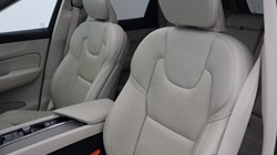 2024 (24) VOLVO XC60 2.0 B5P Ultimate Dark 5dr AWD Geartronic 5900602