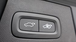 2024 (24) VOLVO XC60 2.0 B5P Ultimate Dark 5dr AWD Geartronic 5900584