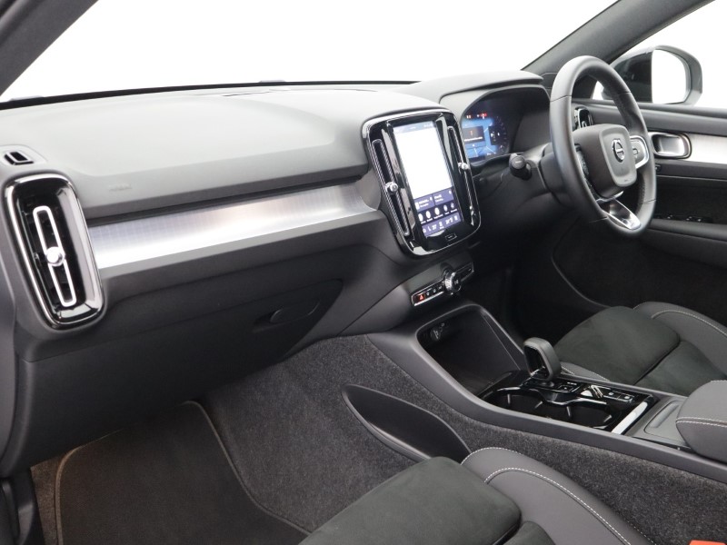 2025 (75) VOLVO XC40 2.0 B3P Plus Dark 5dr Auto 5886121