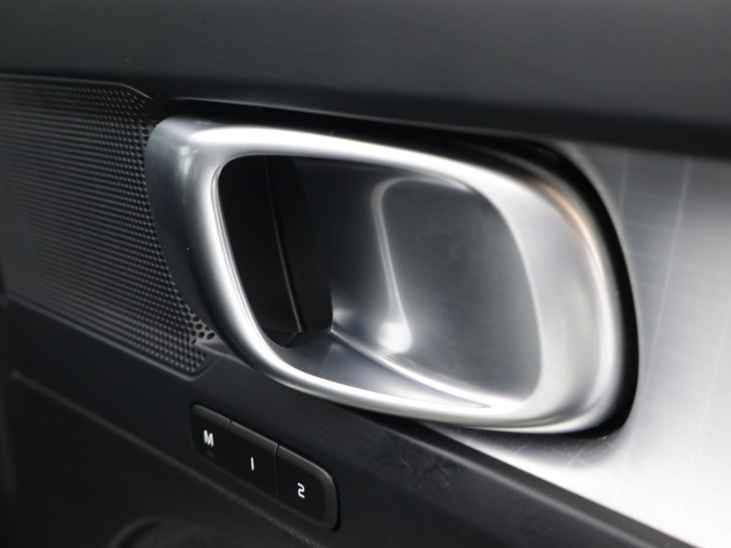 2025 (75) VOLVO XC40 2.0 B3P Plus Dark 5dr Auto 5886113