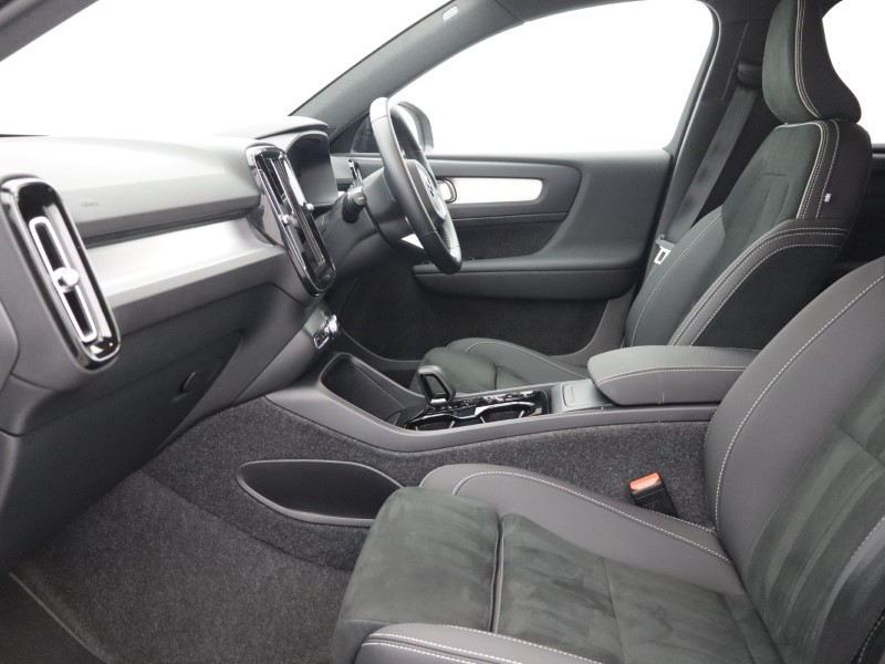 2025 (75) VOLVO XC40 2.0 B3P Plus Dark 5dr Auto 5886108