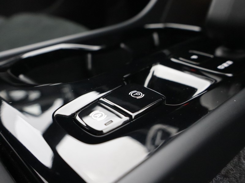 2025 (75) VOLVO XC40 2.0 B3P Plus Dark 5dr Auto 5886142