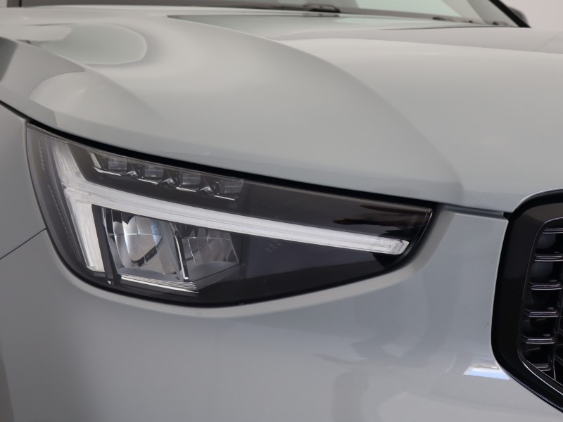 2025 (75) VOLVO XC40 2.0 B3P Plus Dark 5dr Auto 5886093