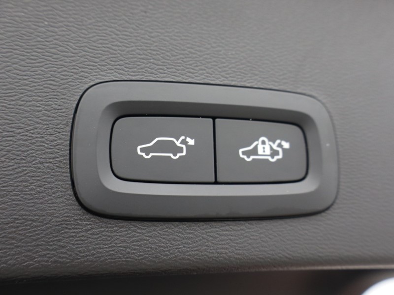 2025 (75) VOLVO XC40 2.0 B3P Plus Dark 5dr Auto 5886103