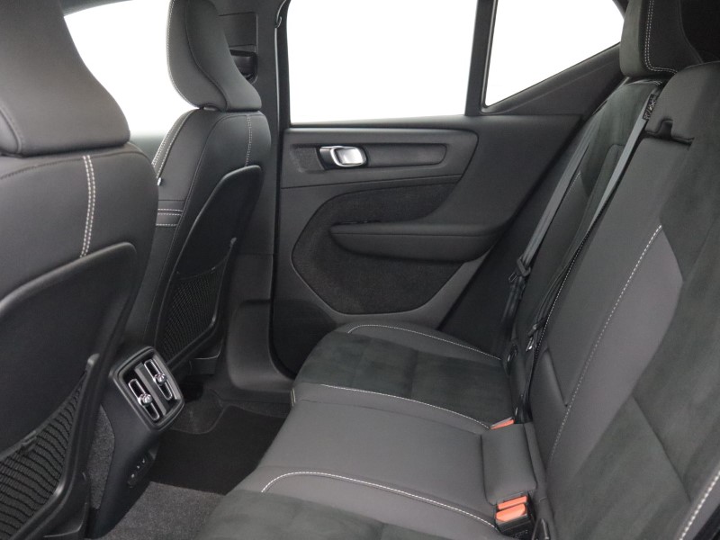 2025 (75) VOLVO XC40 2.0 B3P Plus Dark 5dr Auto 5886109