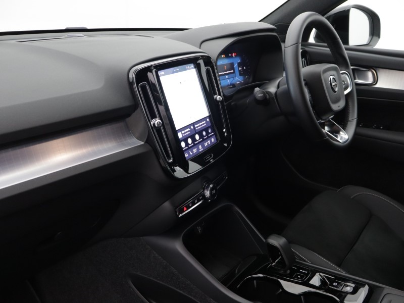 2025 (75) VOLVO XC40 2.0 B3P Plus Dark 5dr Auto 5886122